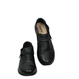 CLARKS Pebbled Leather Loafers Strap & Button Detail 8 Wide Comfort Shoes Moto